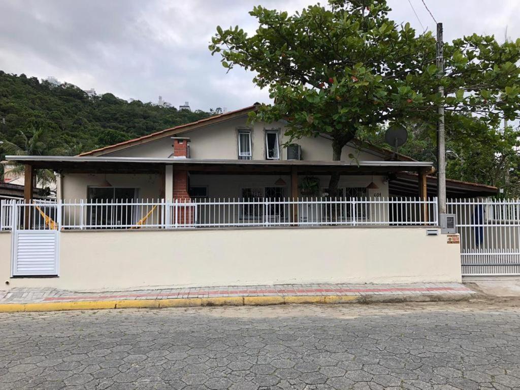 Casa Da Arvore Rua Pescada Amarela Bombinhas Extérieur photo